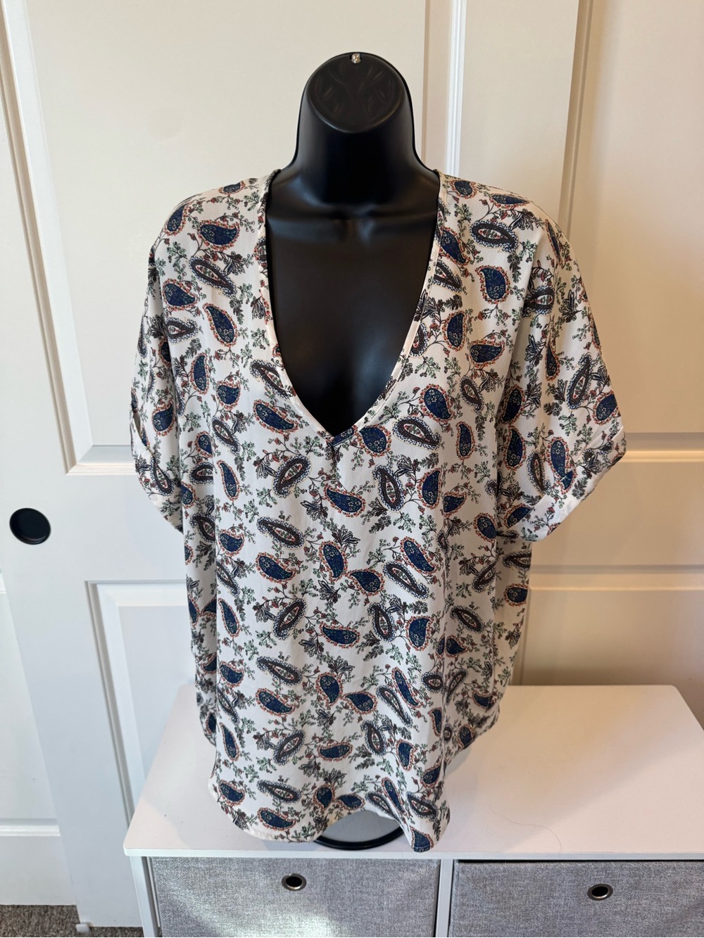 Lush White Paisley V-Neck Short Sleeve Blouse